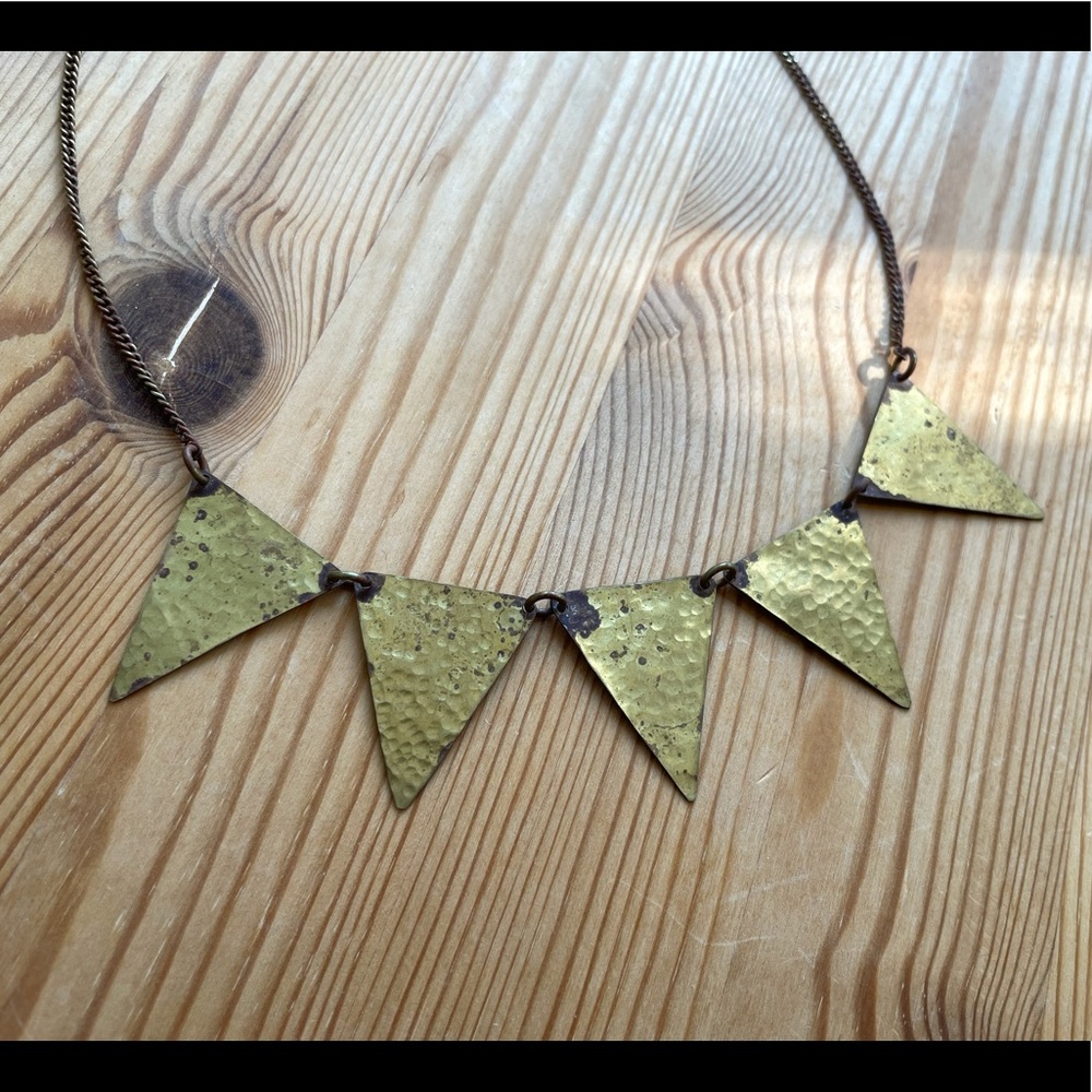 Hammered gold metal necklace - Picture 3 of 7